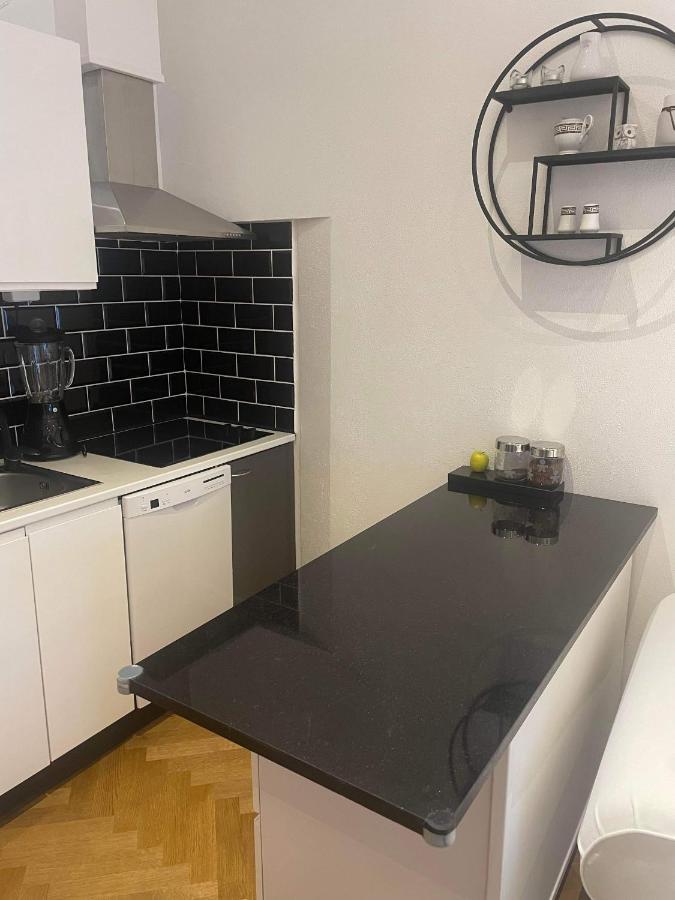 Nyrenoverad Lagenhet Ahus Bagian luar foto